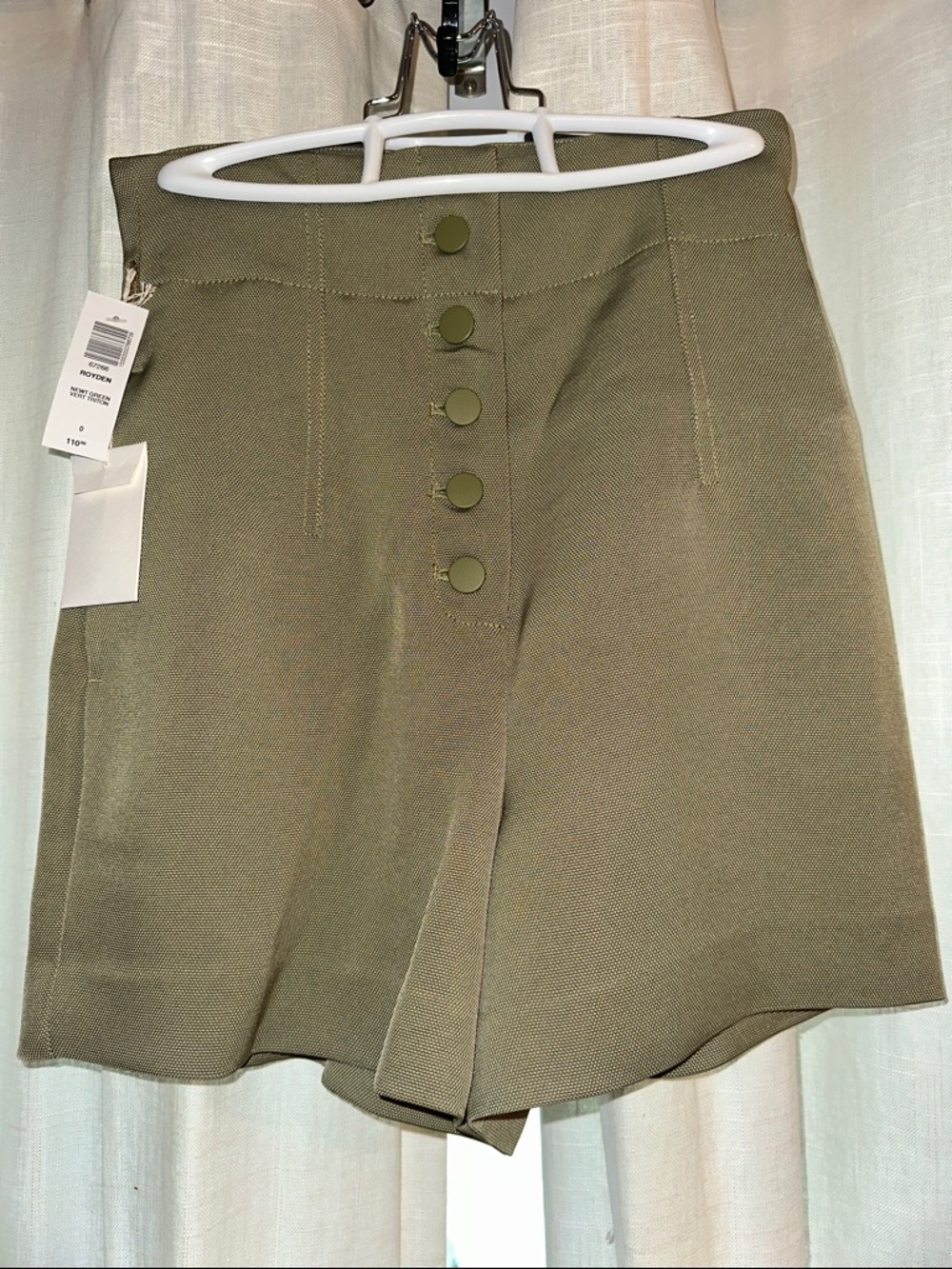Wilfred High Waist Button-Front Shorts in Olive Green